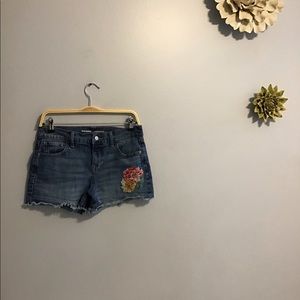 🌸 EUC Embroidered Jean Shorts Sz 6 🌸